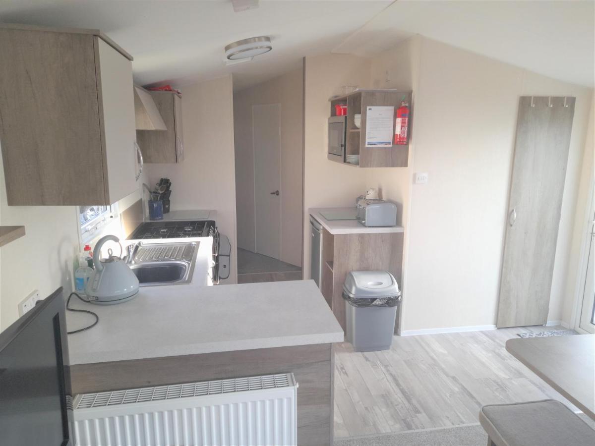 מילום 3 Bedroom Modern Caravan Sleeps Up To 8 מראה חיצוני תמונה