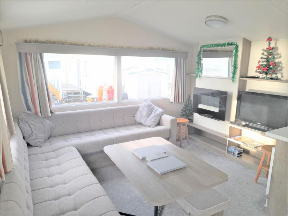 מילום 3 Bedroom Modern Caravan Sleeps Up To 8 מראה חיצוני תמונה