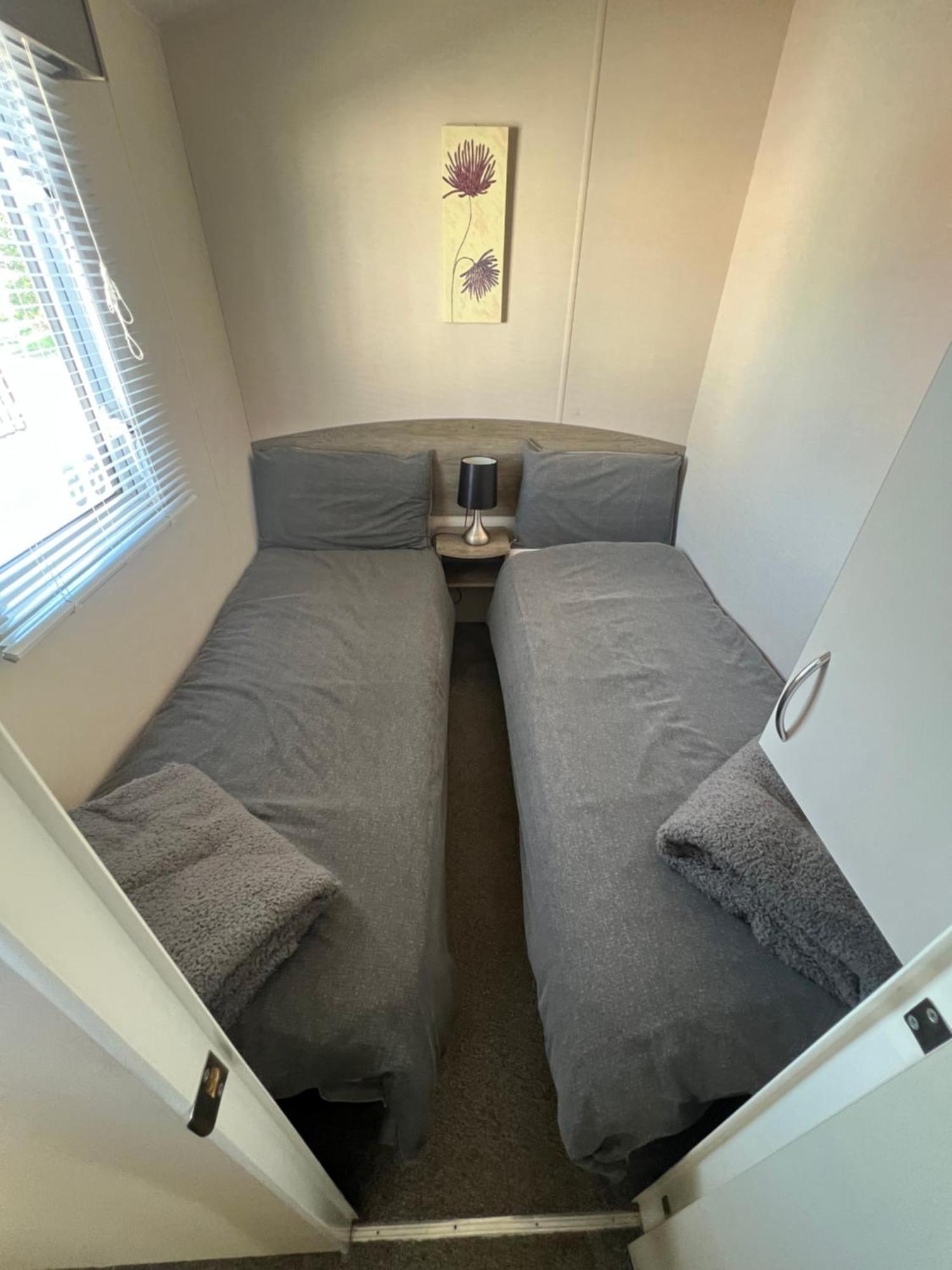 מילום 3 Bedroom Modern Caravan Sleeps Up To 8 מראה חיצוני תמונה
